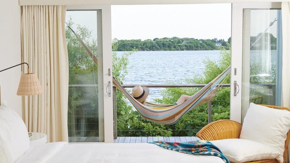 Minibar, iron/ironing board, free WiFi, bed sheets