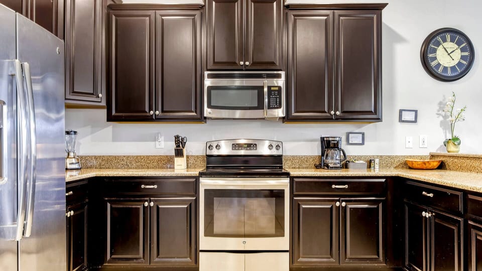 All stainless appliances to make meal preparation easy.