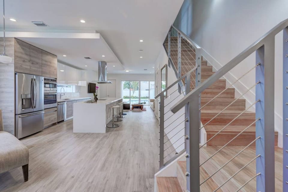 View from the entrance and dining room to the back of the house and the swimming pool
