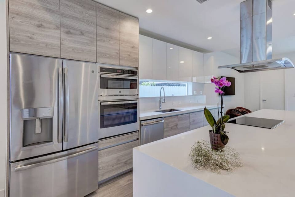 Closer view of the kitchen