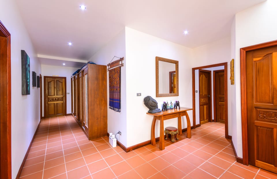 Luxury 4 Bed Infinity Pool Villa, Chef.