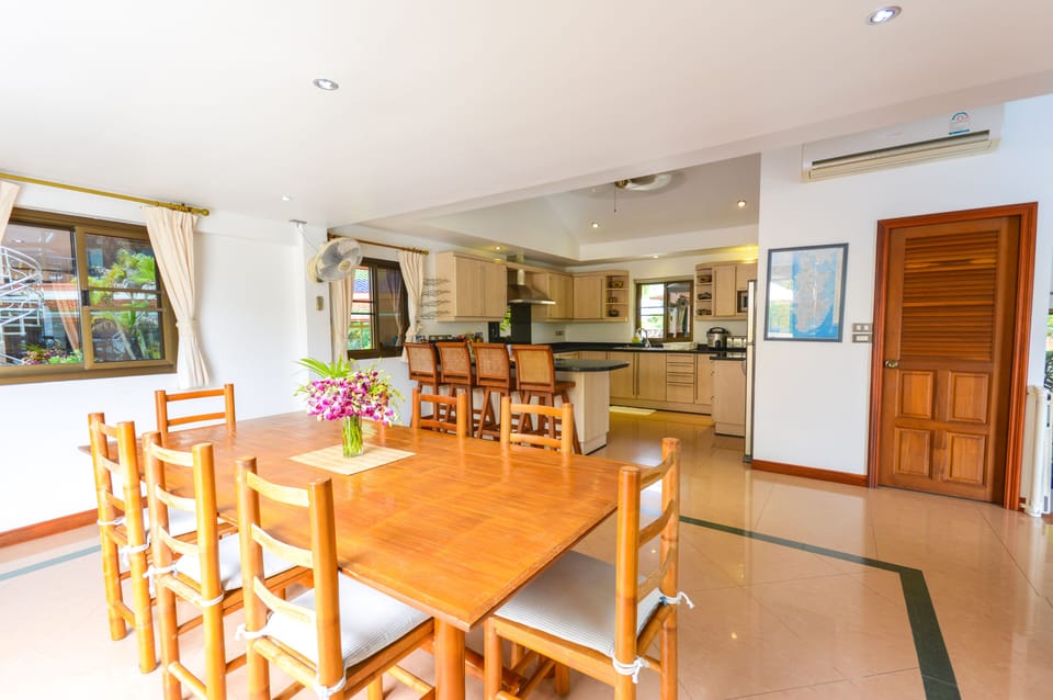 Luxury 4 Bed Pool Villa with Chef