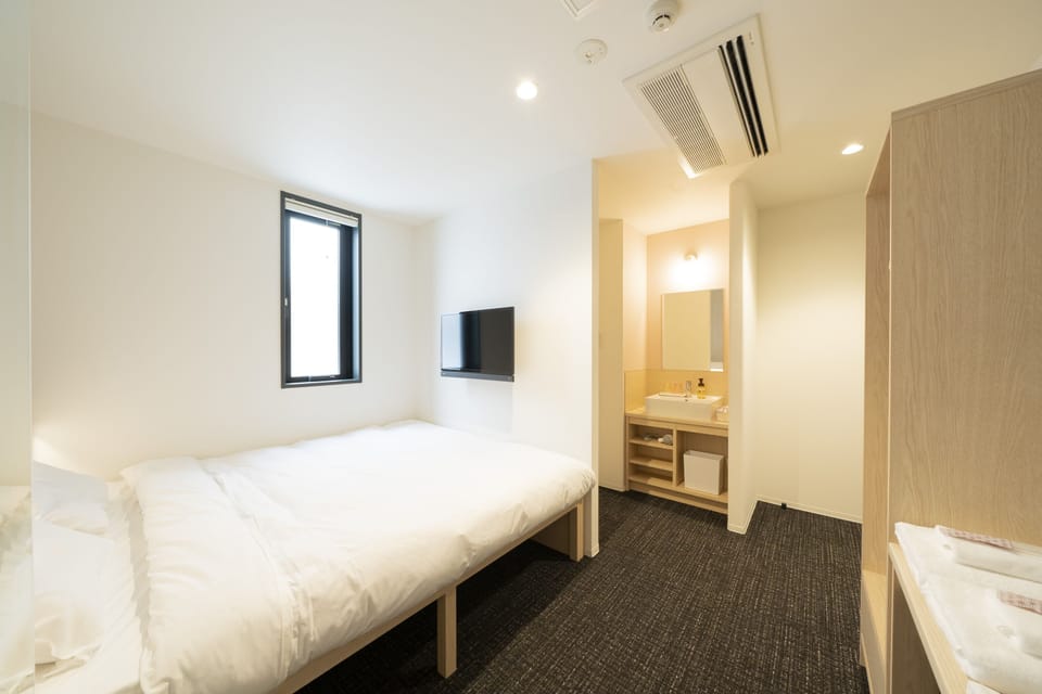 Private Premium Queen Room | Free WiFi, bed sheets
