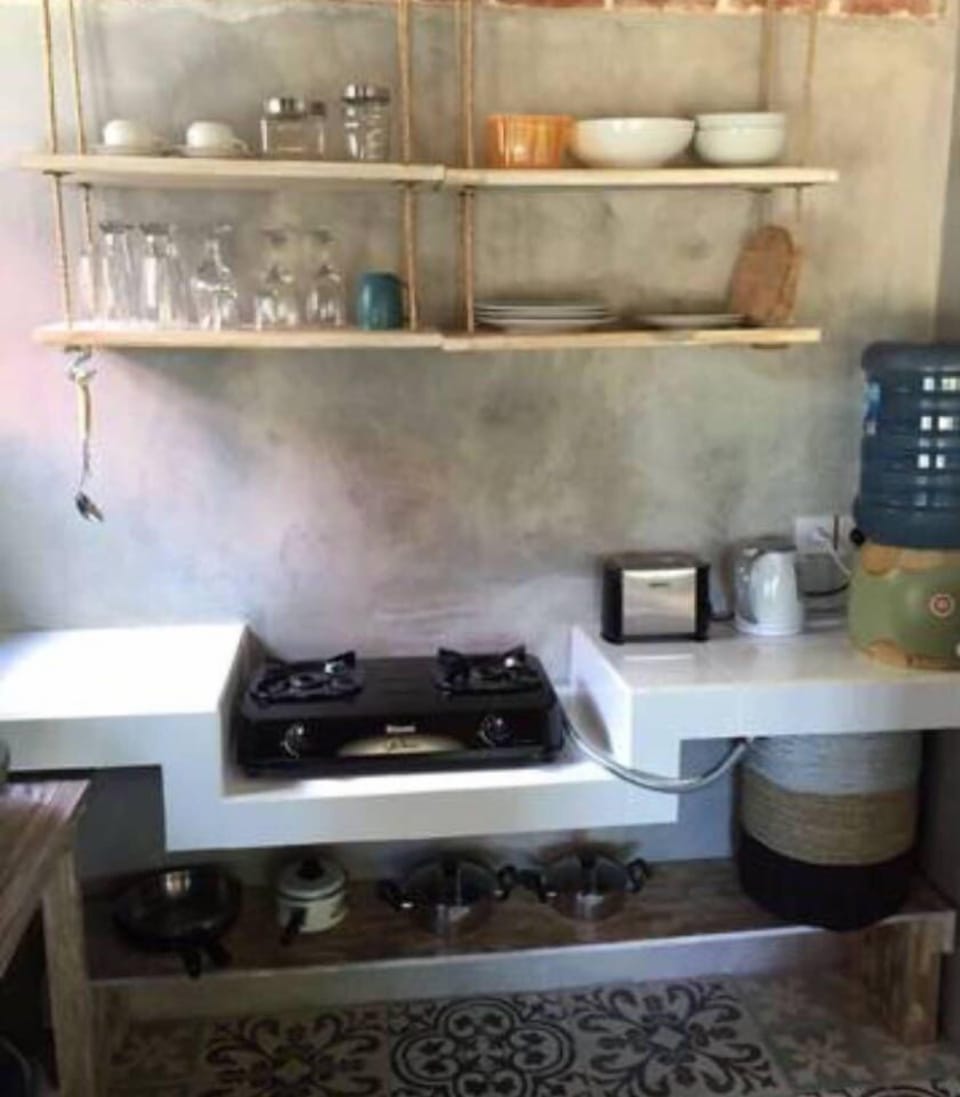 Traditional Bungalow, 1 King Bed, Garden View, Garden Area | Private kitchen | Shared fridge, electric kettle