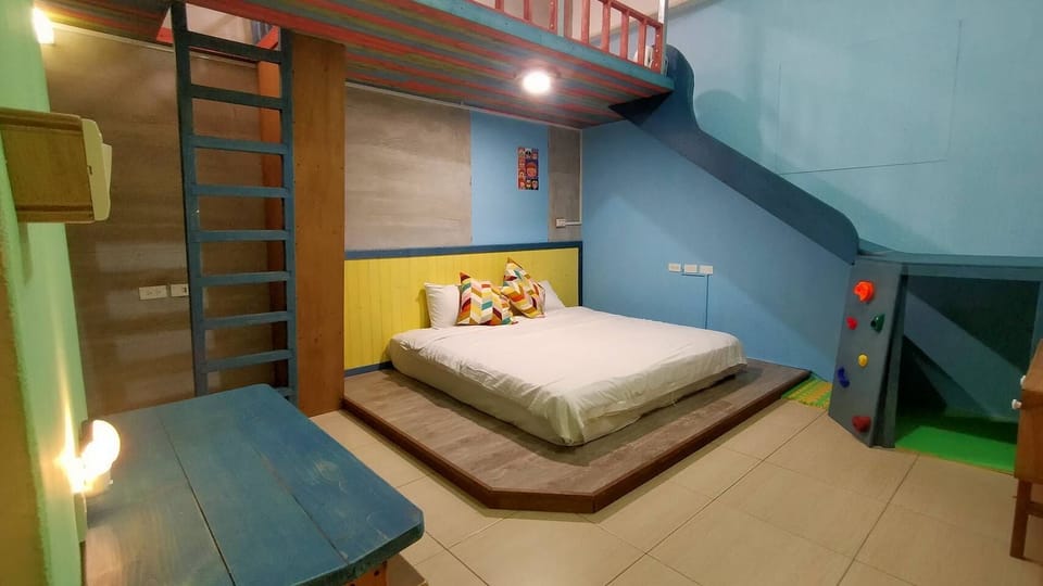 Family Quadruple Room | Desk, soundproofing, free WiFi, bed sheets