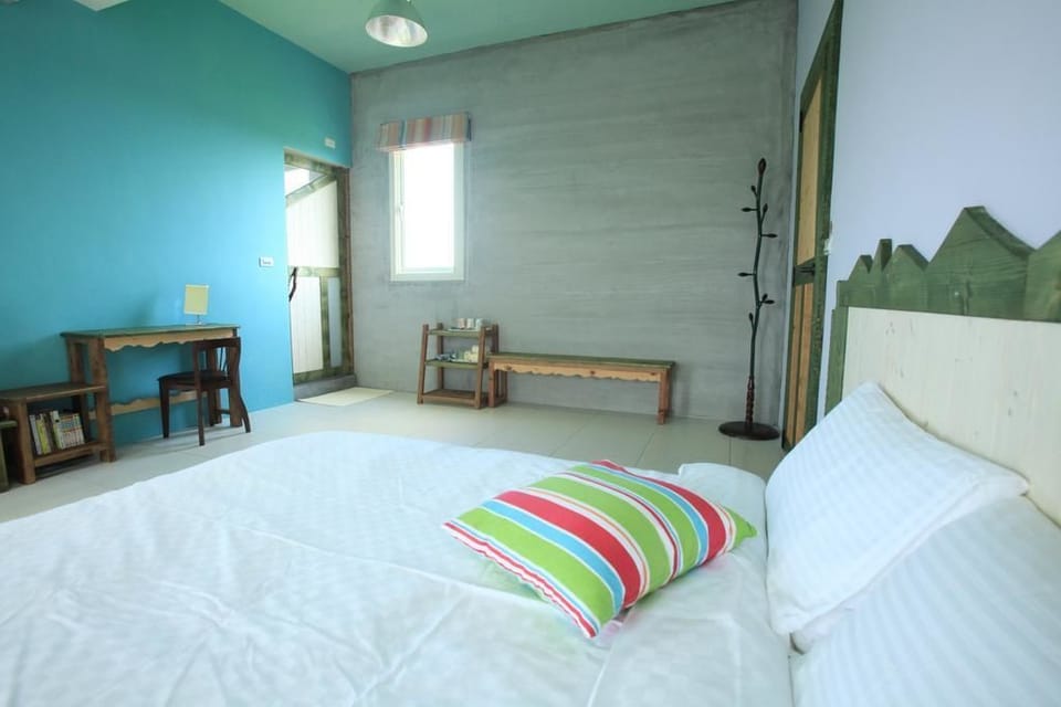 Quadruple Room | Desk, soundproofing, free WiFi, bed sheets