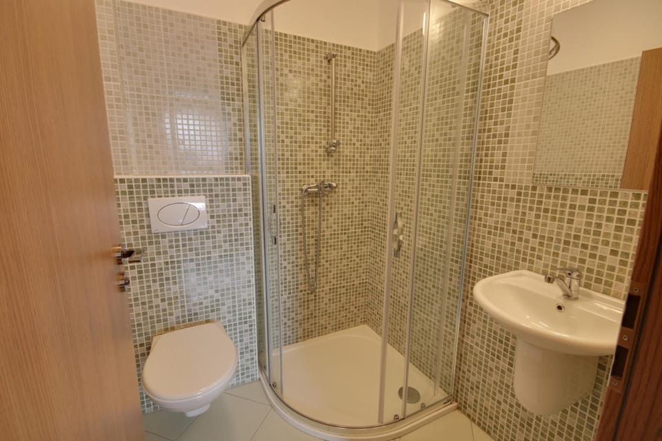 Shower, heated floors, towels, soap