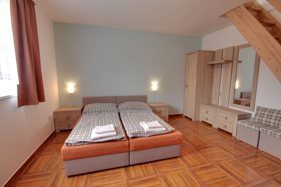 Desk, blackout drapes, free WiFi, bed sheets
