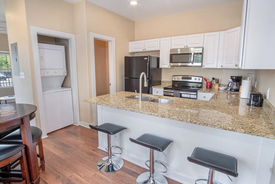 House (2 Bedrooms) | Private kitchen | Fridge, microwave, oven, cleaning supplies
