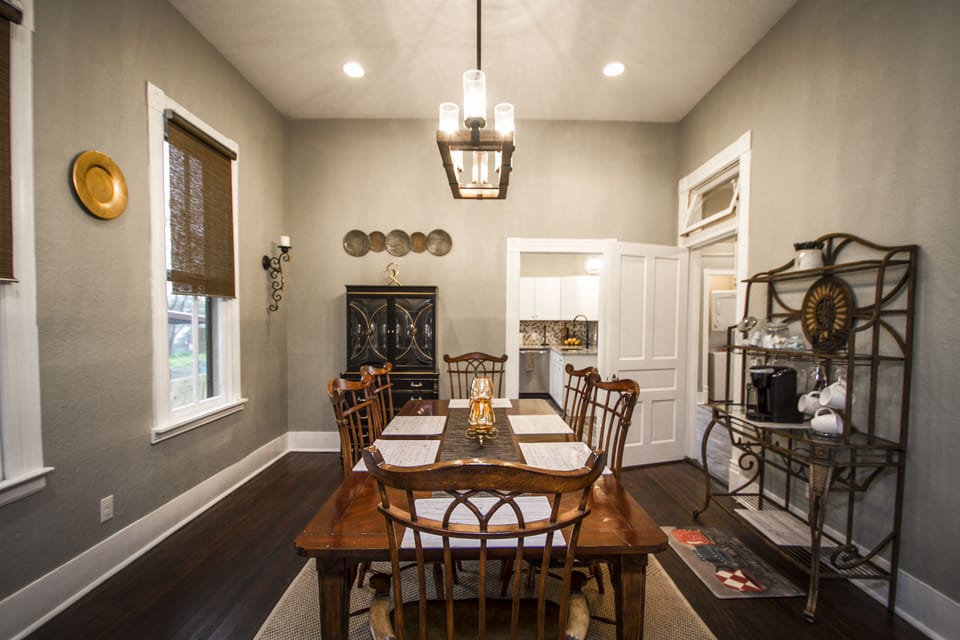 House (2 Bedrooms) | In-room dining