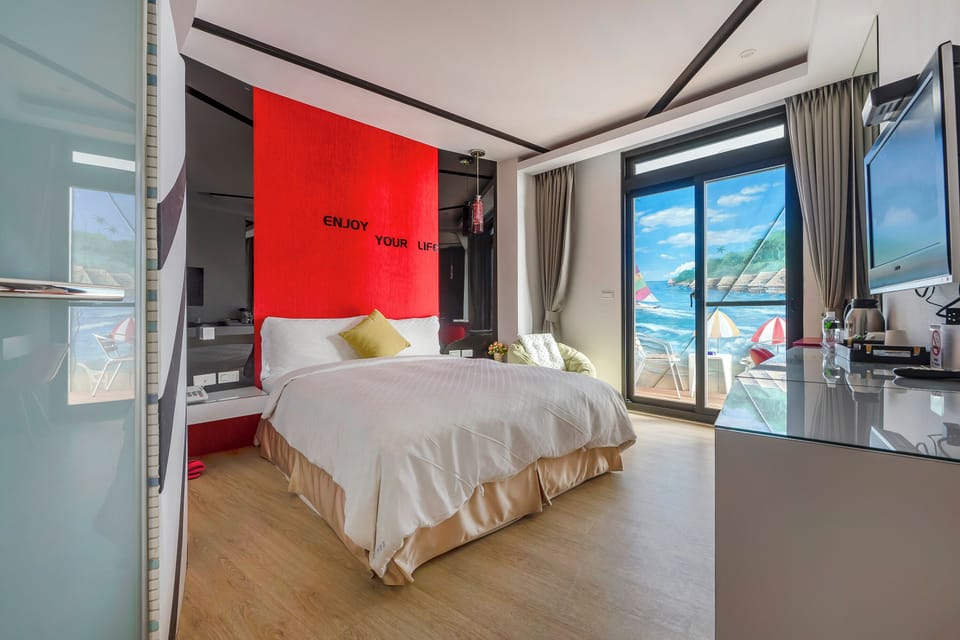 Double Room with Mountain View | Blackout drapes, free WiFi, bed sheets