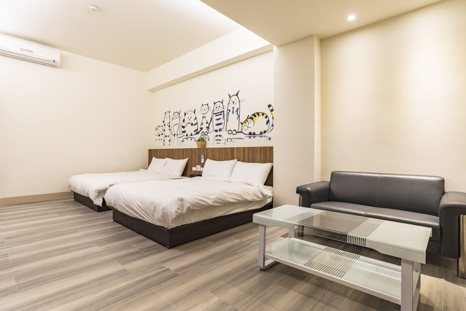 Family Quadruple Room | Desk, blackout drapes, soundproofing, free WiFi