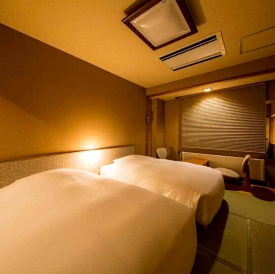 Twin Room | In-room safe, free WiFi