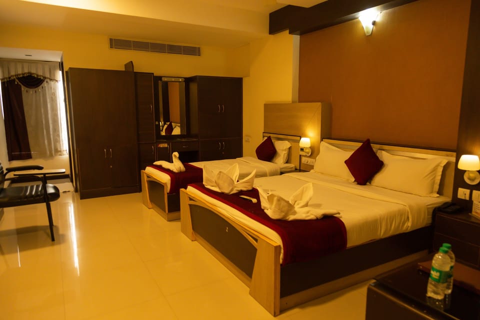 Club Twin Room | 1 bedroom, in-room safe, desk, soundproofing