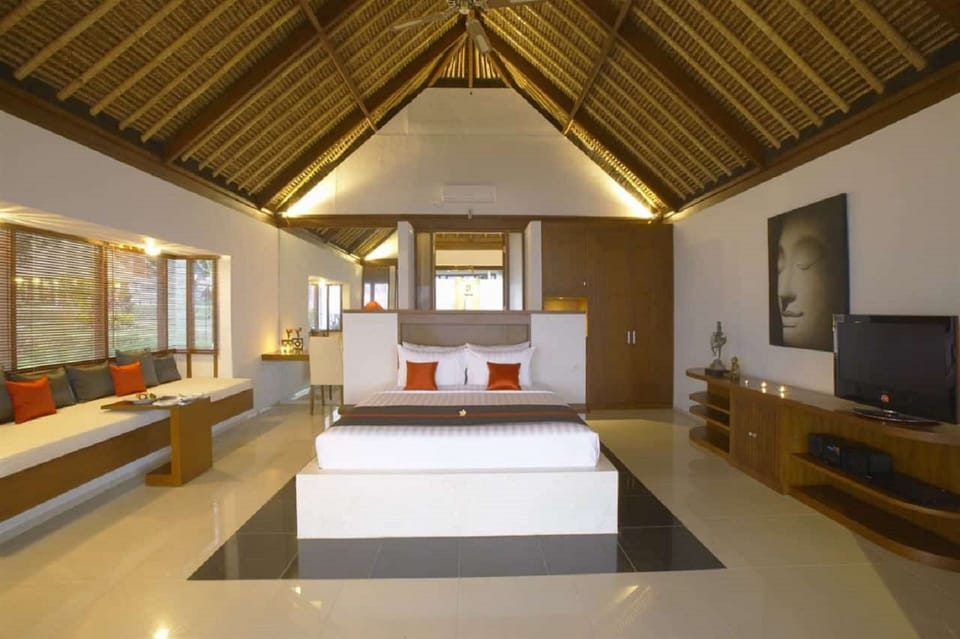 Deluxe Bungalow, Ocean View | Premium bedding, pillowtop beds, minibar, in-room safe