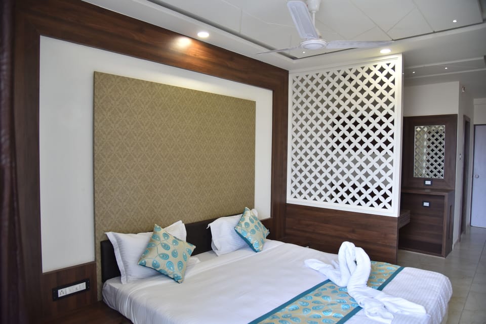 Executive Double Room | Rollaway beds, free WiFi, bed sheets, wheelchair access