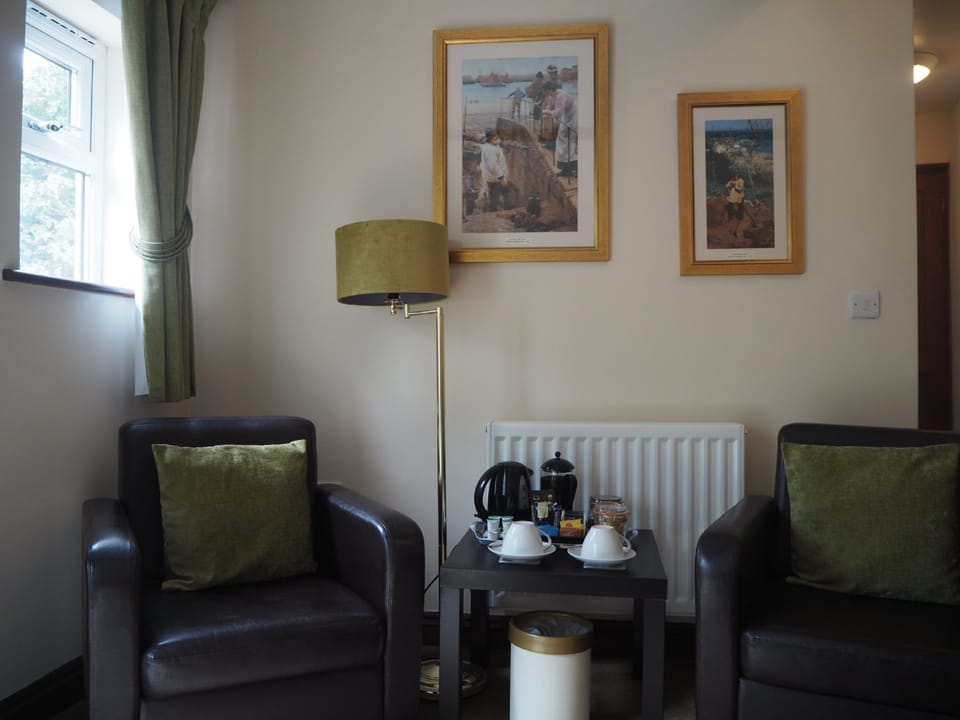 Deluxe Double Room, 1 Queen Bed, Courtyard View | Premium bedding, blackout drapes, iron/ironing board, free WiFi