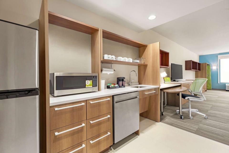 Hypo-allergenic bedding, in-room safe, desk, laptop workspace