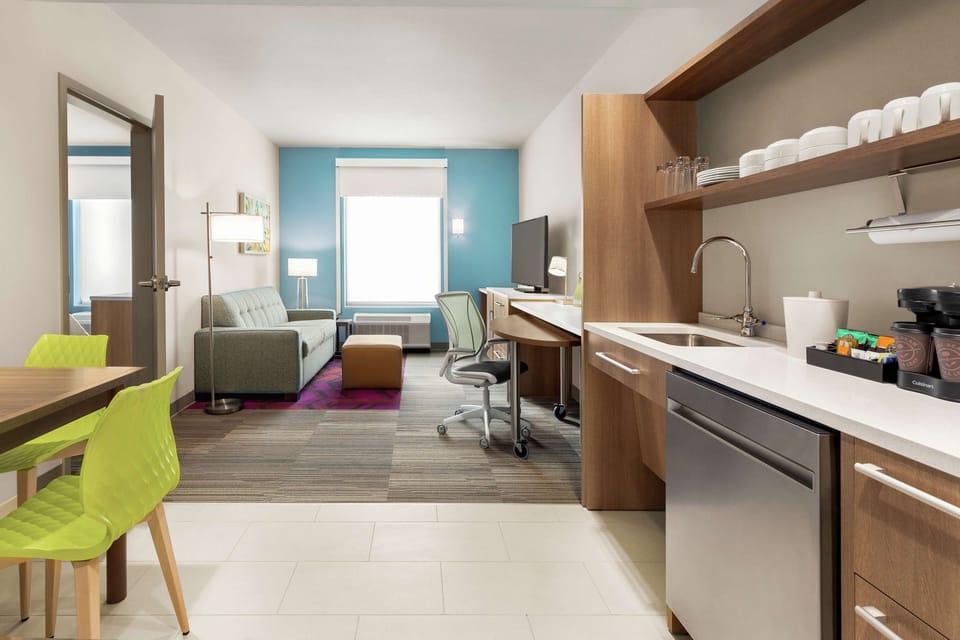 Hypo-allergenic bedding, in-room safe, desk, laptop workspace