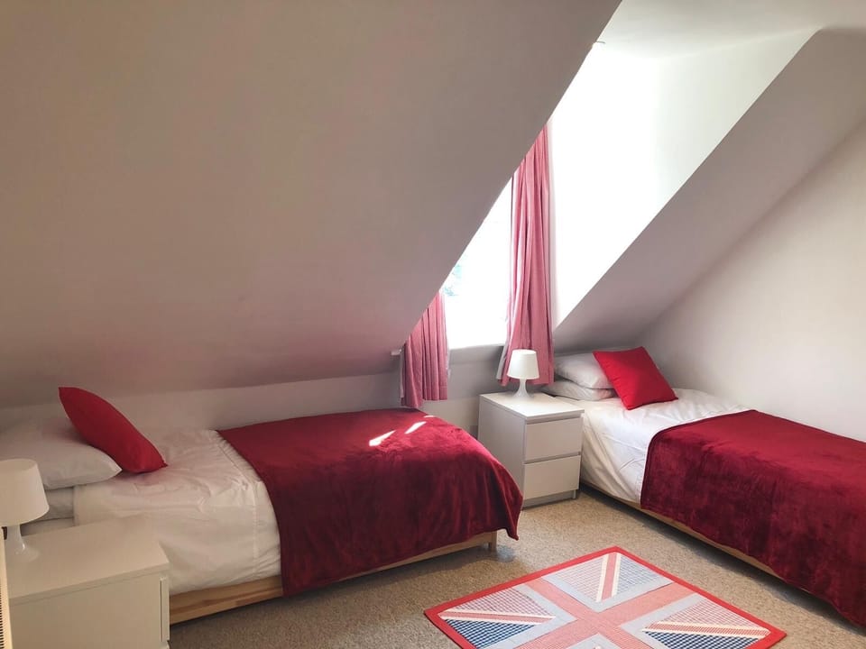 Top floor twin bedroom 