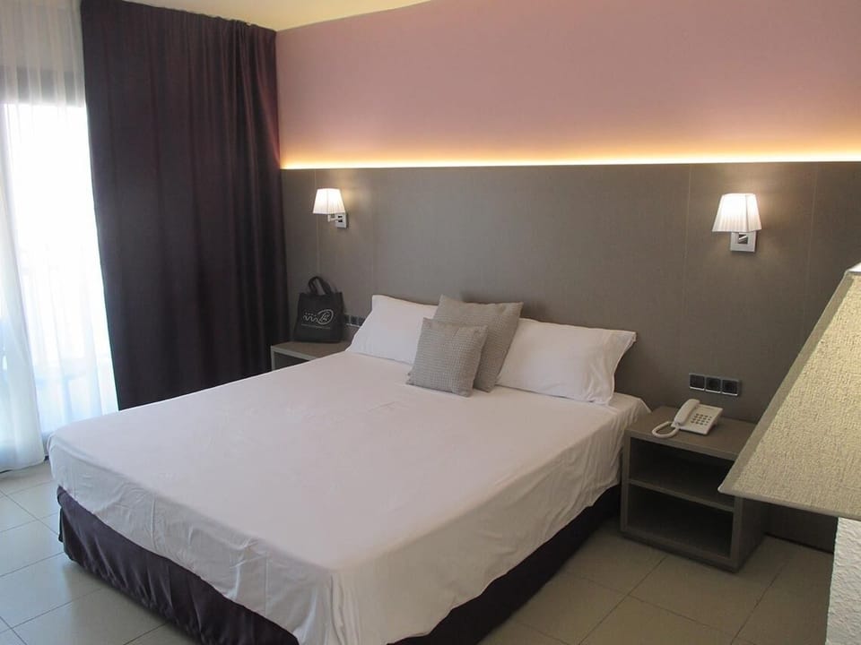 Superior Room, City View | Desk, iron/ironing board (on request), WiFi (free), bed sheets