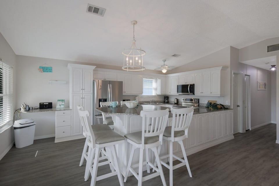 House, 3 Bedrooms | Private kitchen | Coffee/tea maker, toaster