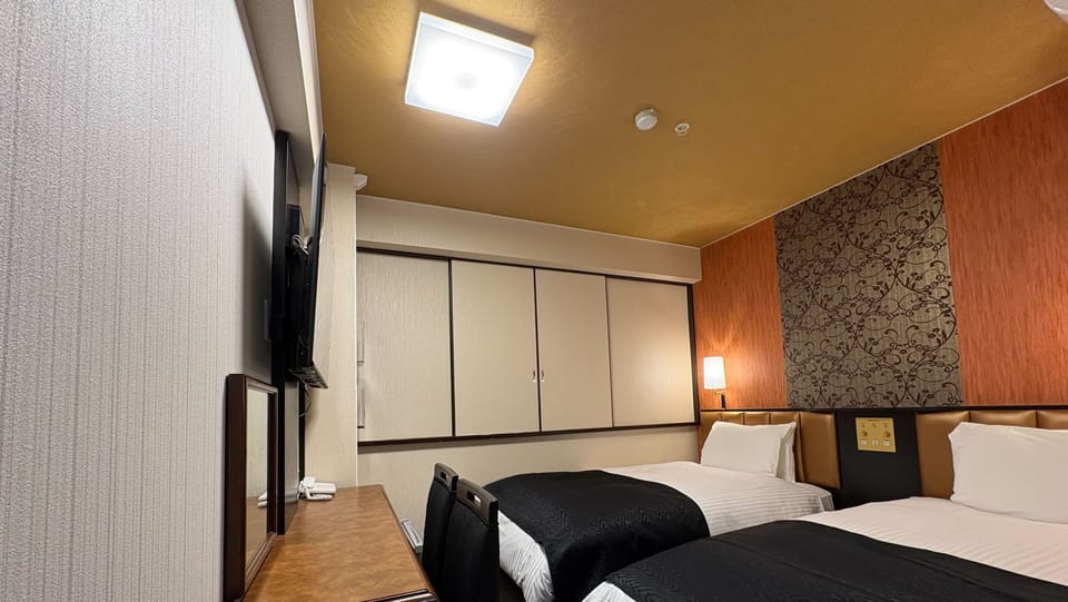 Basic Twin Room, 1 Bedroom, Non Smoking | Desk, free WiFi