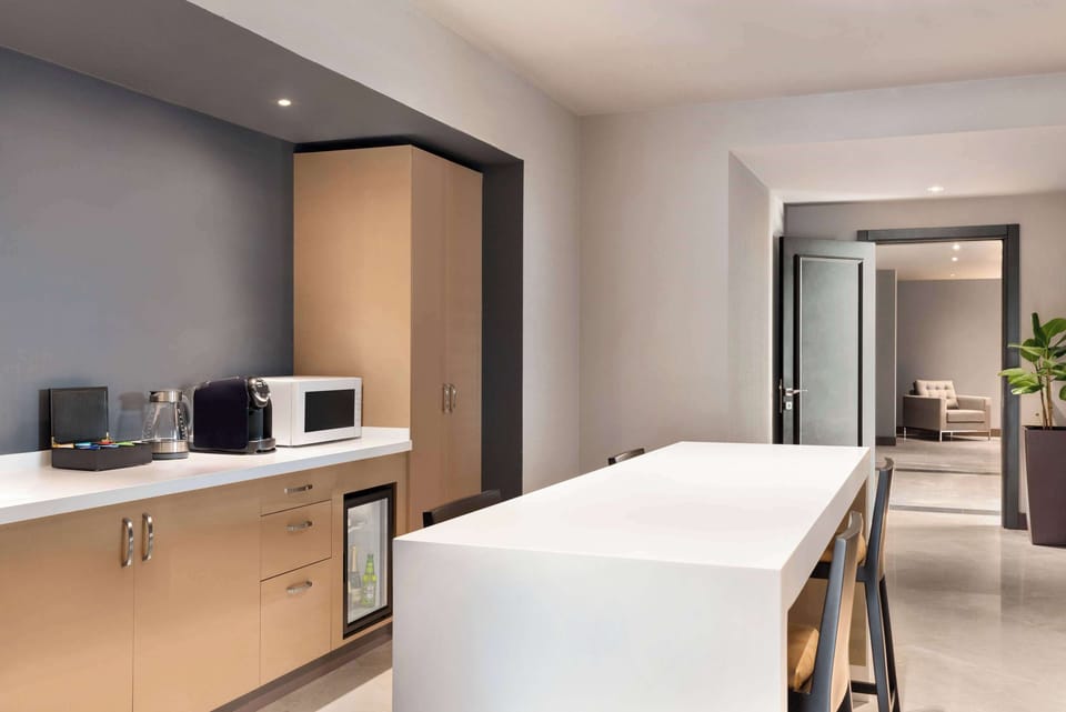Presidential Suite | Hypo-allergenic bedding, memory foam beds, minibar, in-room safe