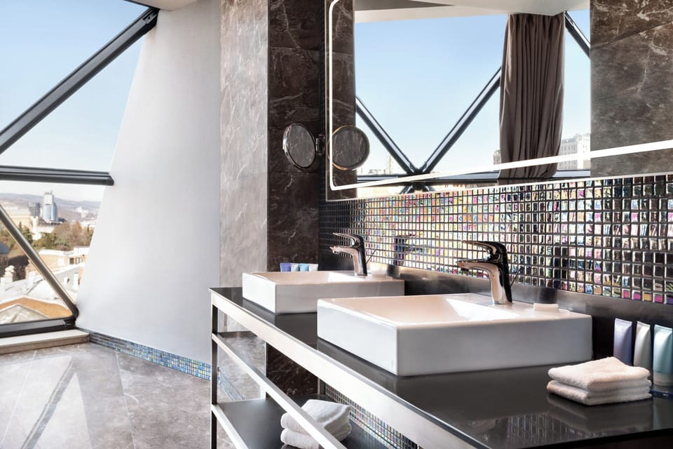 Ambassador Suite | Bathroom | Shower, free toiletries, hair dryer, bathrobes