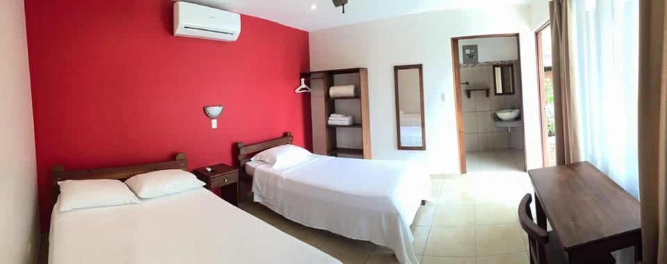 Triple Room | Free WiFi, bed sheets