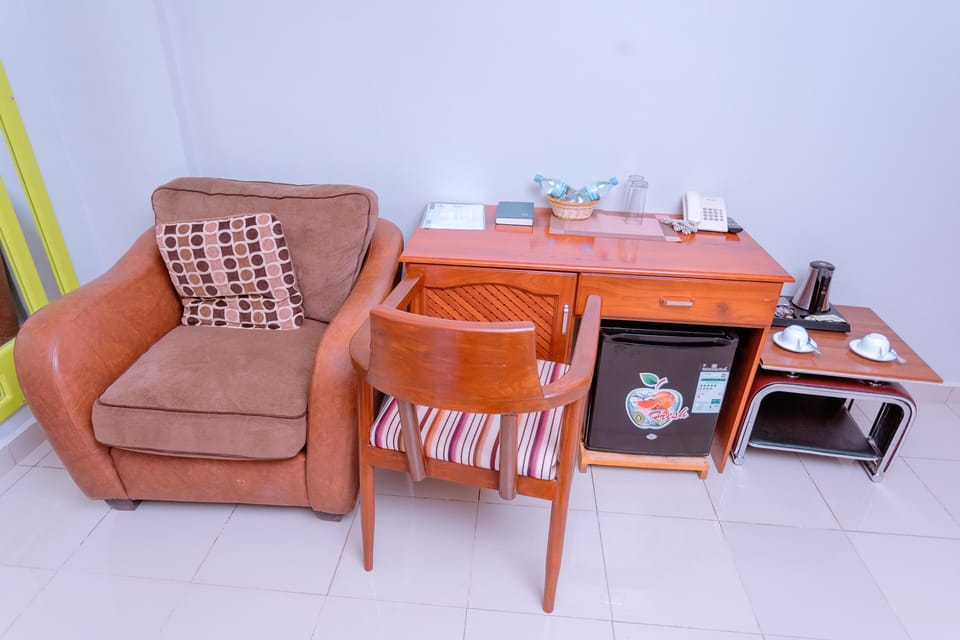 Deluxe Room | Laptop workspace, blackout drapes, rollaway beds, free WiFi