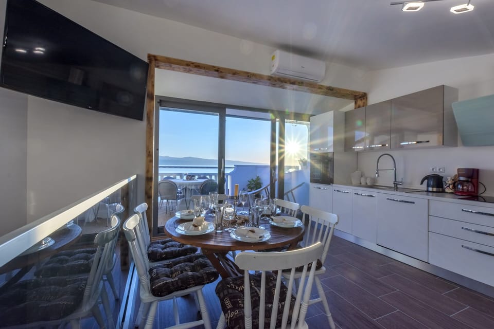 Top floor - dining area