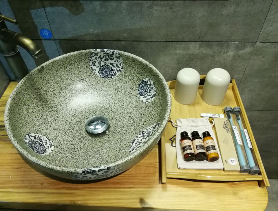 Traditional Twin Room | Bathroom sink