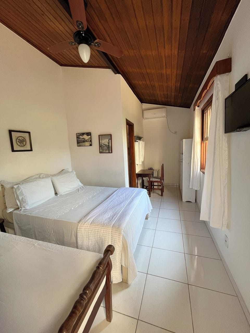 Triple Room | Minibar, free WiFi, bed sheets