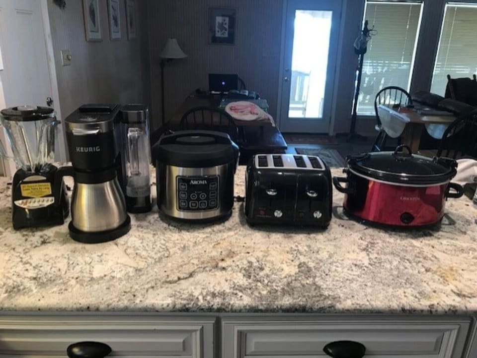 Kuerig Duo (bring coffee/pods), blender, rice cooker, toaster, crock pot 