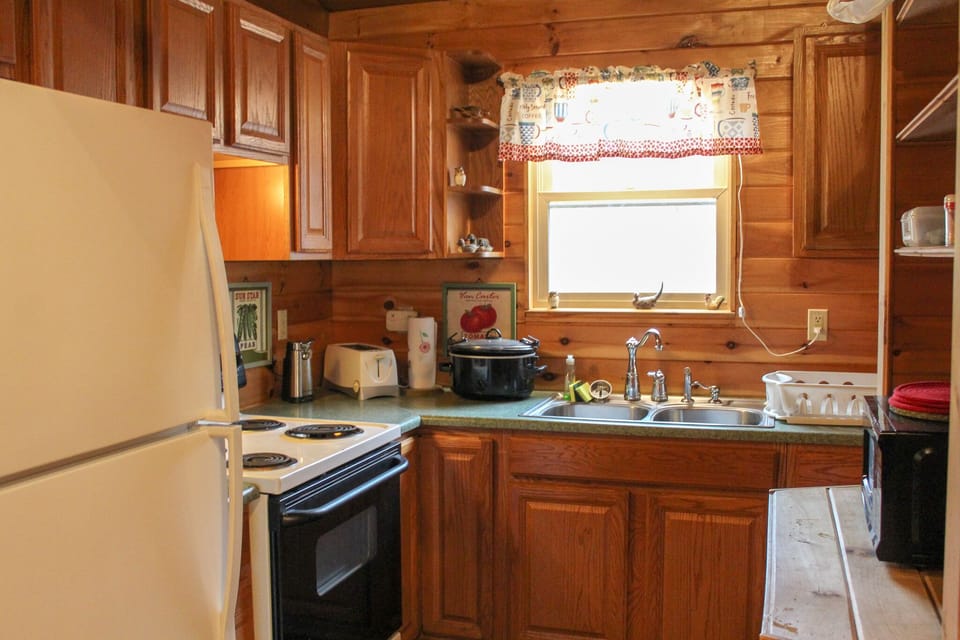 1st Choice Lodging - Hawk's Nest Cabin