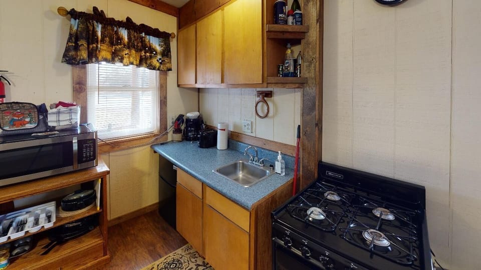1st Choice Lodging - Fox Den Cabin