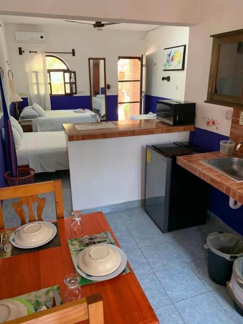 Family Studio | Private kitchen | Fridge, microwave, stovetop, coffee/tea maker