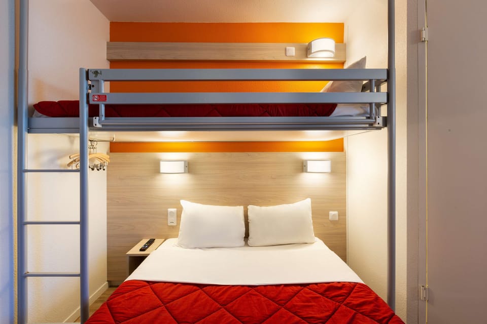 Standard Triple Room, Multiple Beds | Desk, free WiFi, bed sheets