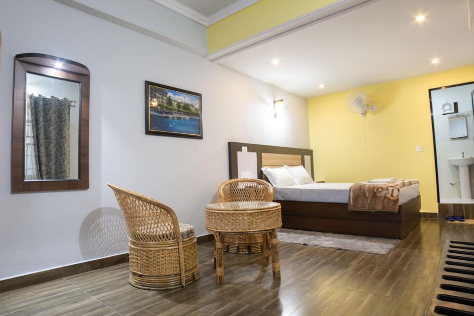 Individually furnished, desk, laptop workspace, free WiFi