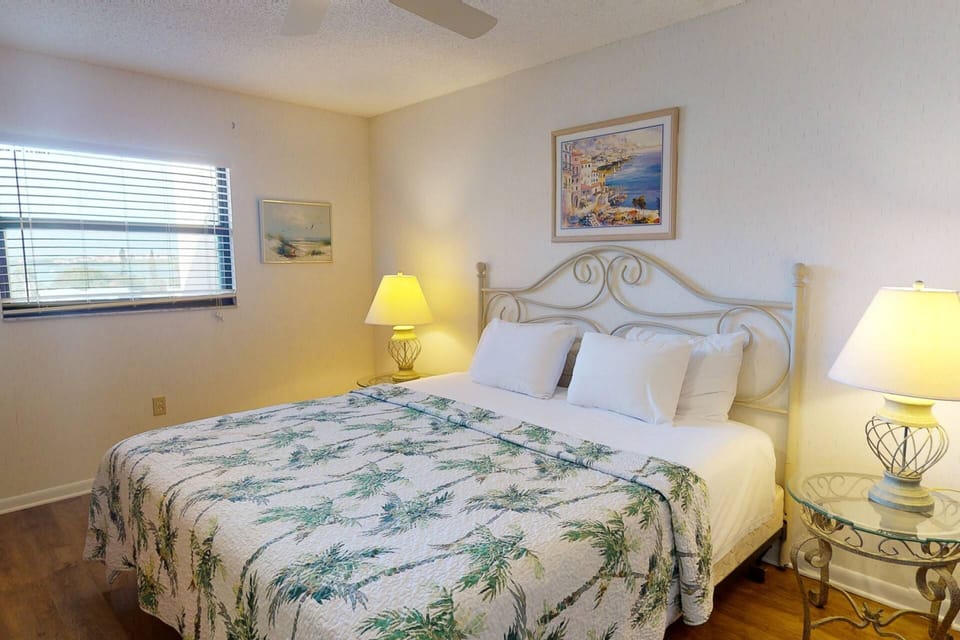Second Bedroom with King Size Bed and Adjoining Full Bathroom with Tub/Shower