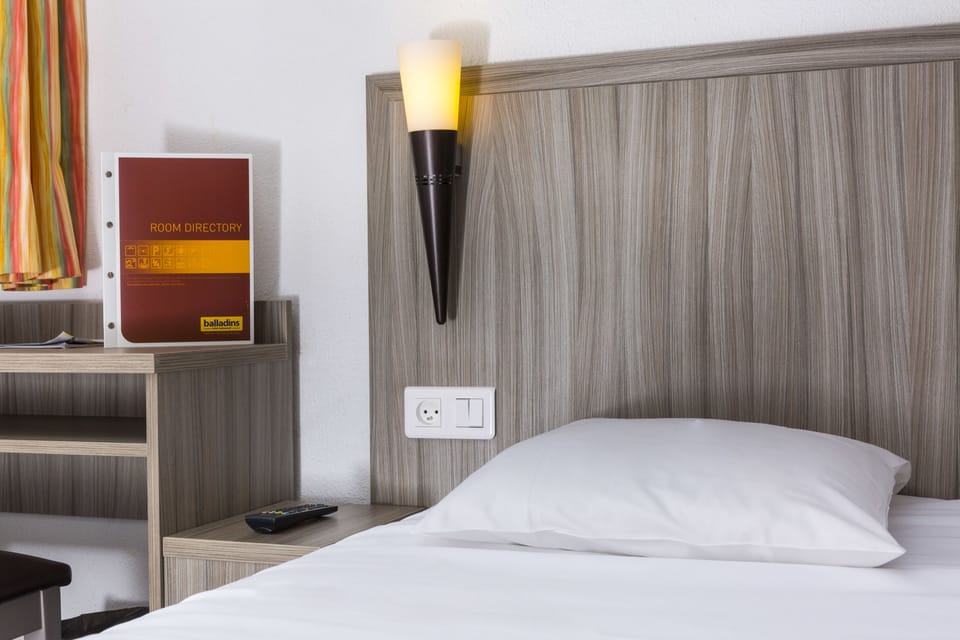 Single Room | Desk, soundproofing, free cribs/infant beds, free WiFi