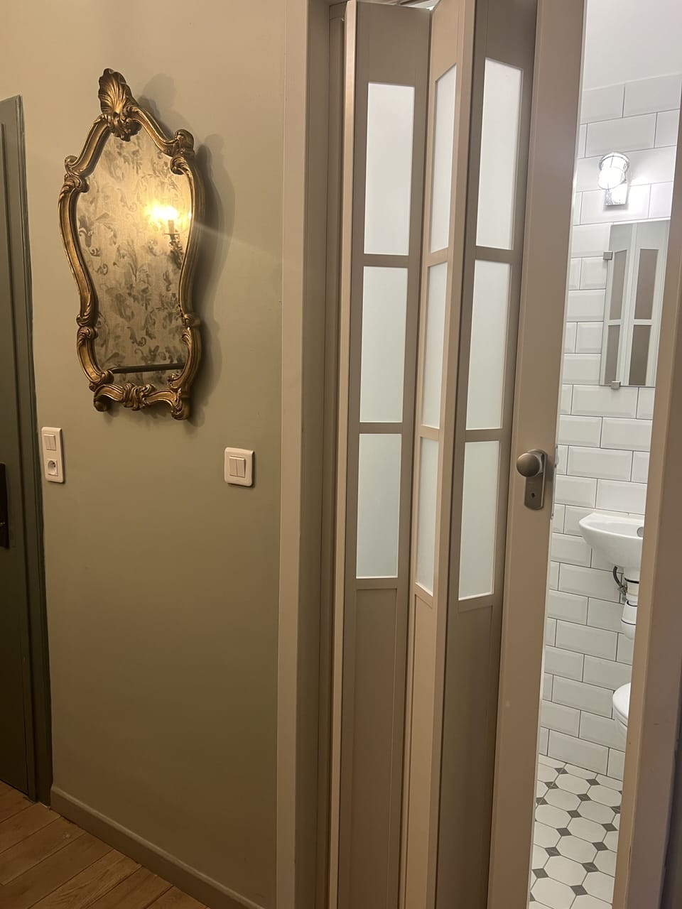 Single Room | In-room safe, individually decorated, individually furnished, desk