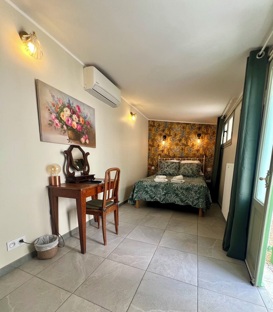 Double Room, Terrace | In-room safe, individually decorated, individually furnished, desk