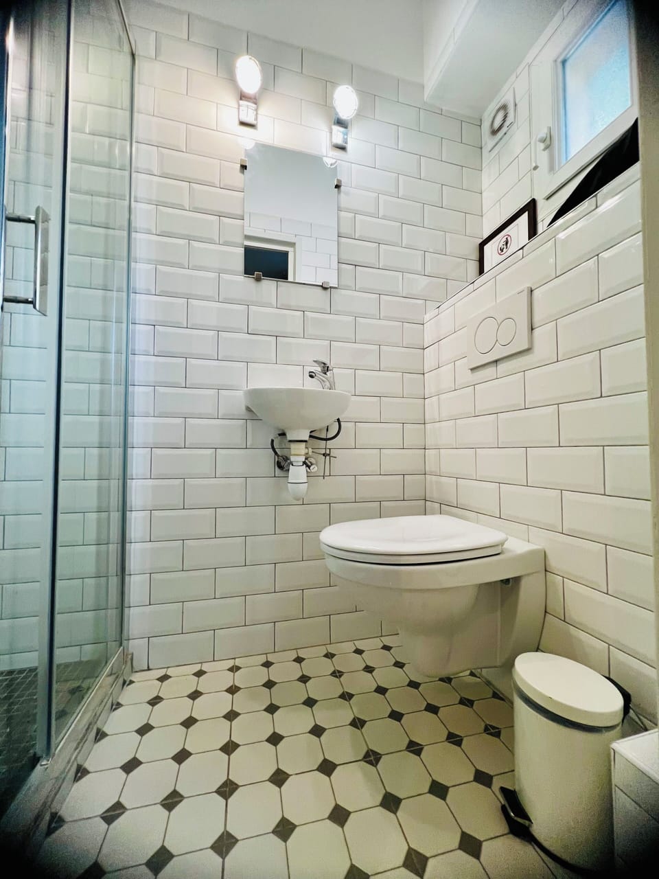 Single Room | Bathroom | Free toiletries, hair dryer, towels, soap