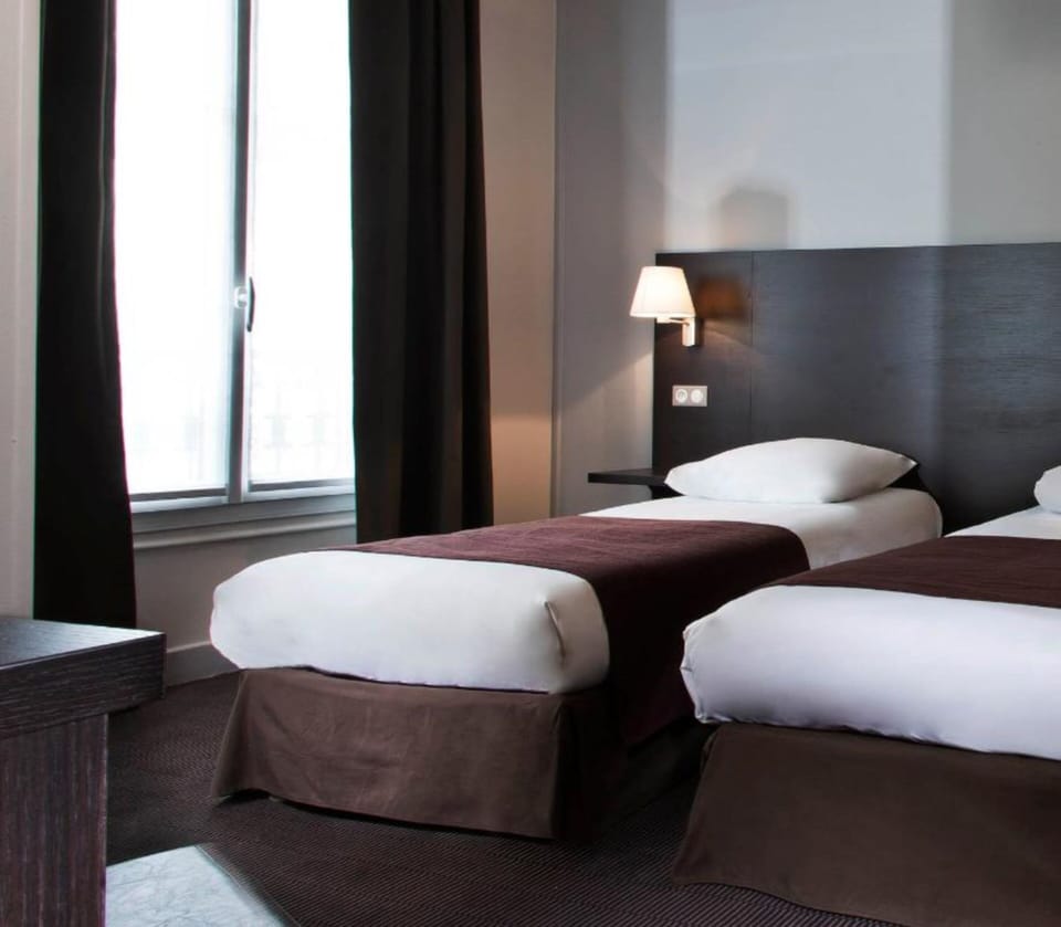 Club Double or Twin Room | In-room safe, desk, blackout drapes, free WiFi