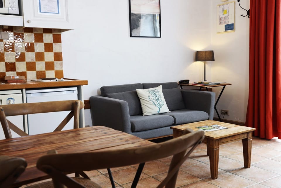 Appartement, 3 pièces, vue jardin, 3 étoiles | Living area | LED TV