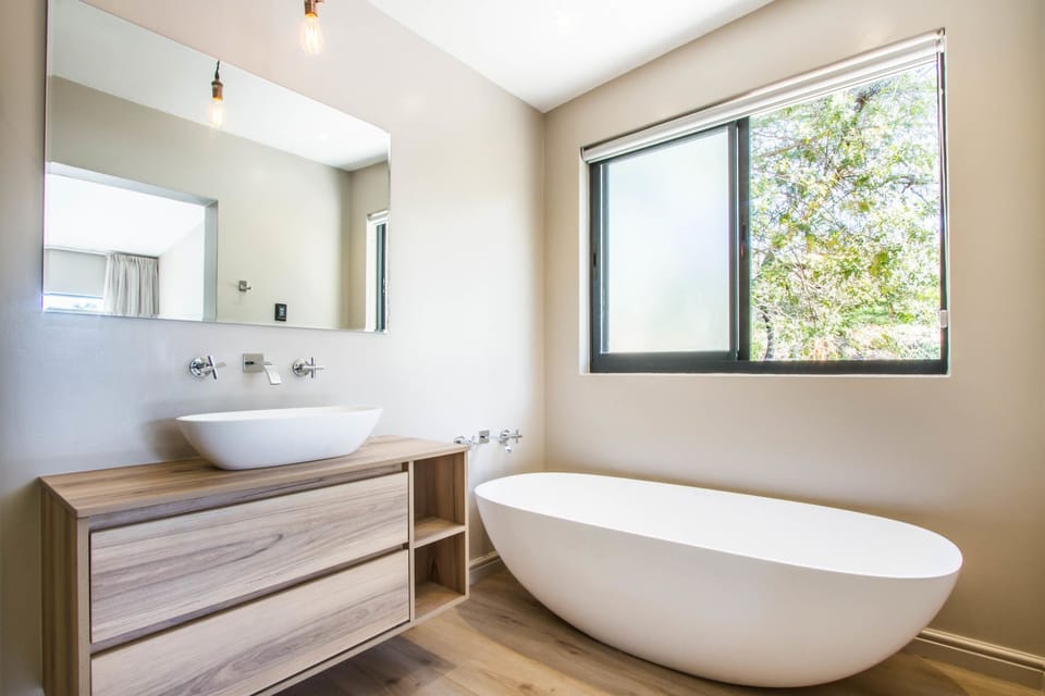 Deluxe Double or Twin Room, 1 Bedroom, Garden View | Deep soaking bathtub