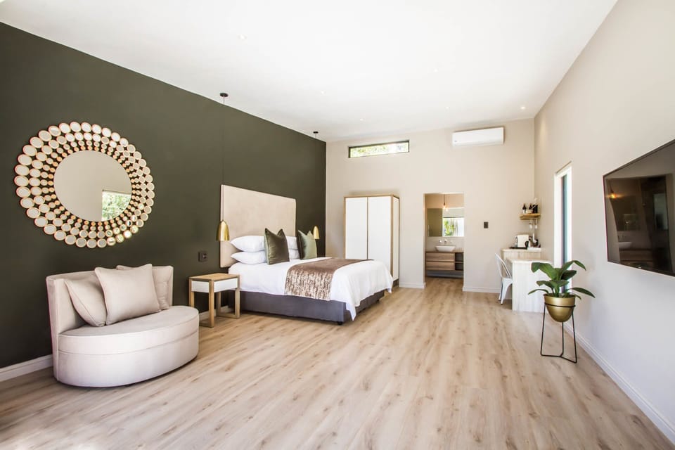 Deluxe Double or Twin Room, 1 Bedroom, Garden View | Minibar, in-room safe, desk, iron/ironing board