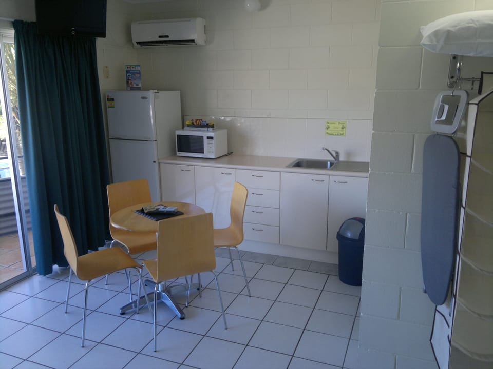 Full-size fridge, microwave, coffee/tea maker, electric kettle